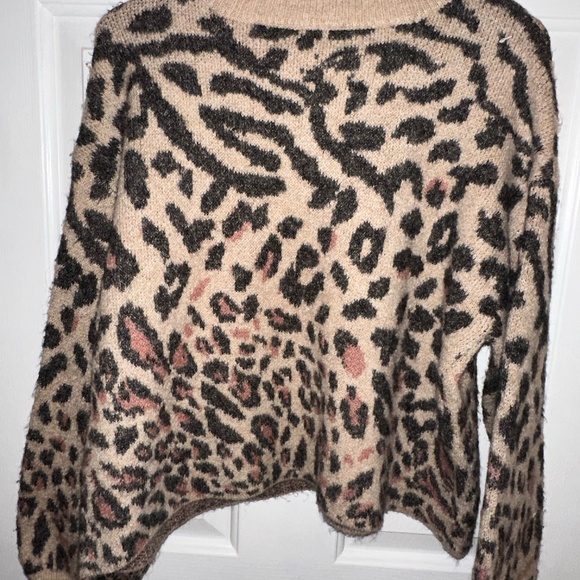Jessica Simpson - Cheetah Sweater - Picture 3 of 3